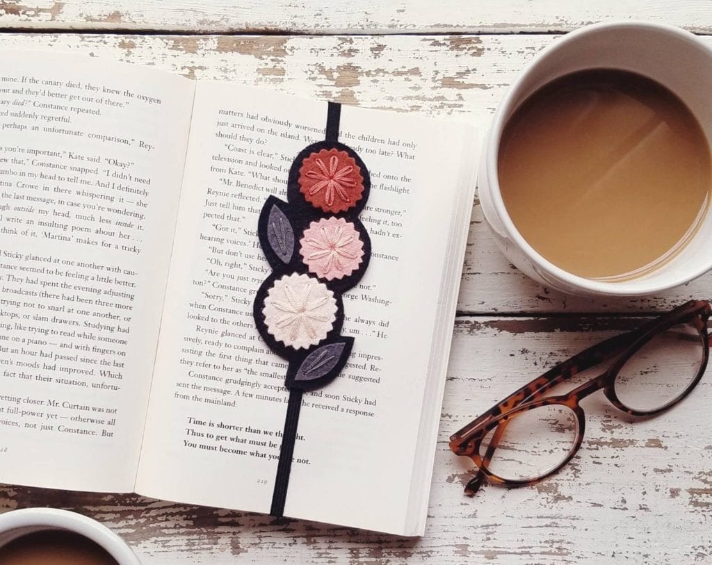 Elastic Book Mark | Gifts for Book Lovers: The Ultimate Guide