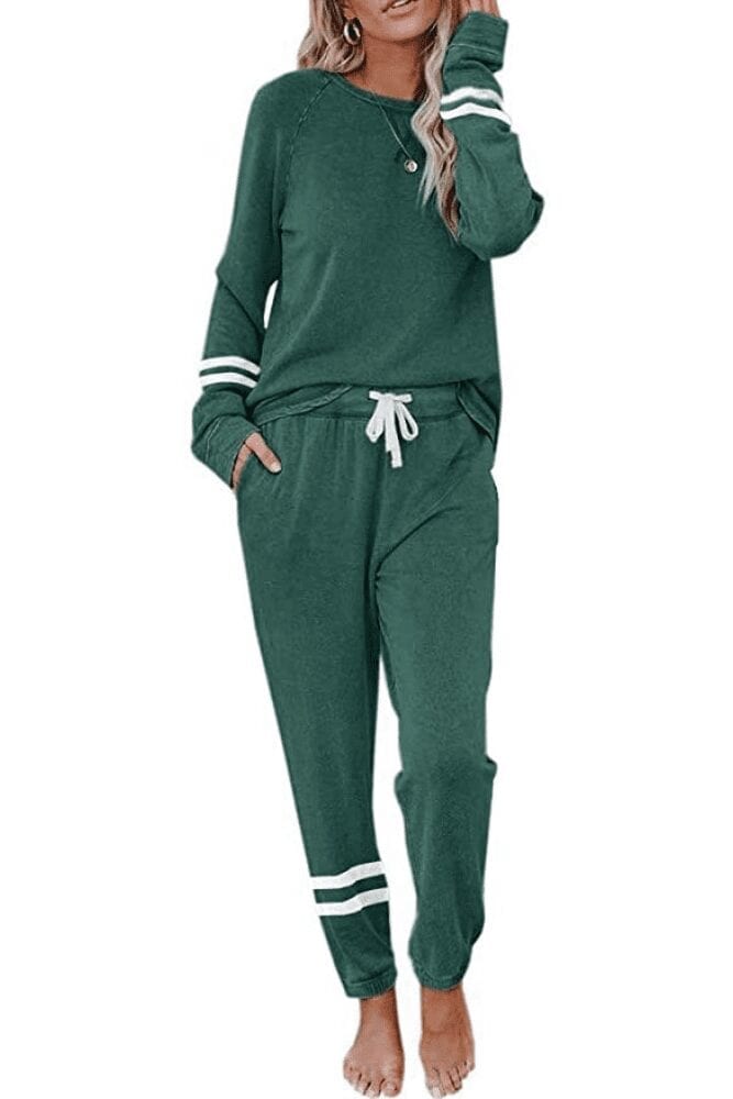 Sweatsuit Pajama Set | The Best Loungewear Sets You Need to Add To Your Wardrobe